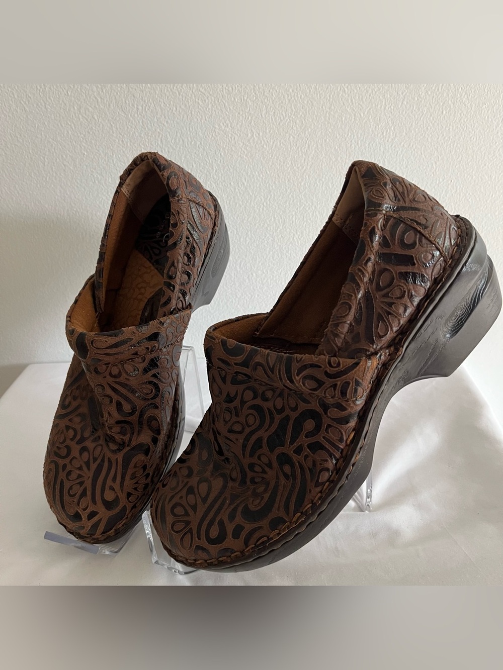 b.o.c. Born Concept Peggy Women's Brown Tooled Leather Slip-On Comfort Clogs 9.5